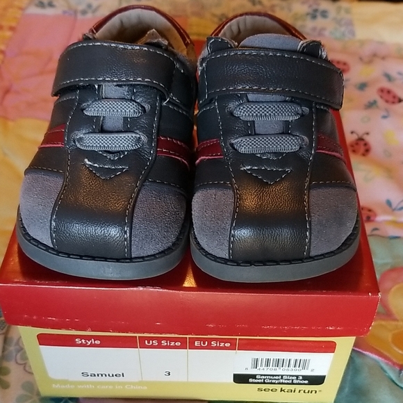 See Kai Run Samuel Kids Sneakers - Dark Gray and Red. Size 3 - Picture 1 of 4